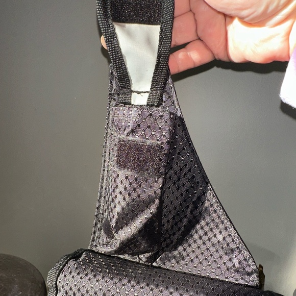 Heys Travelmate  Crossbody Black Expandable - Picture 5 of 8